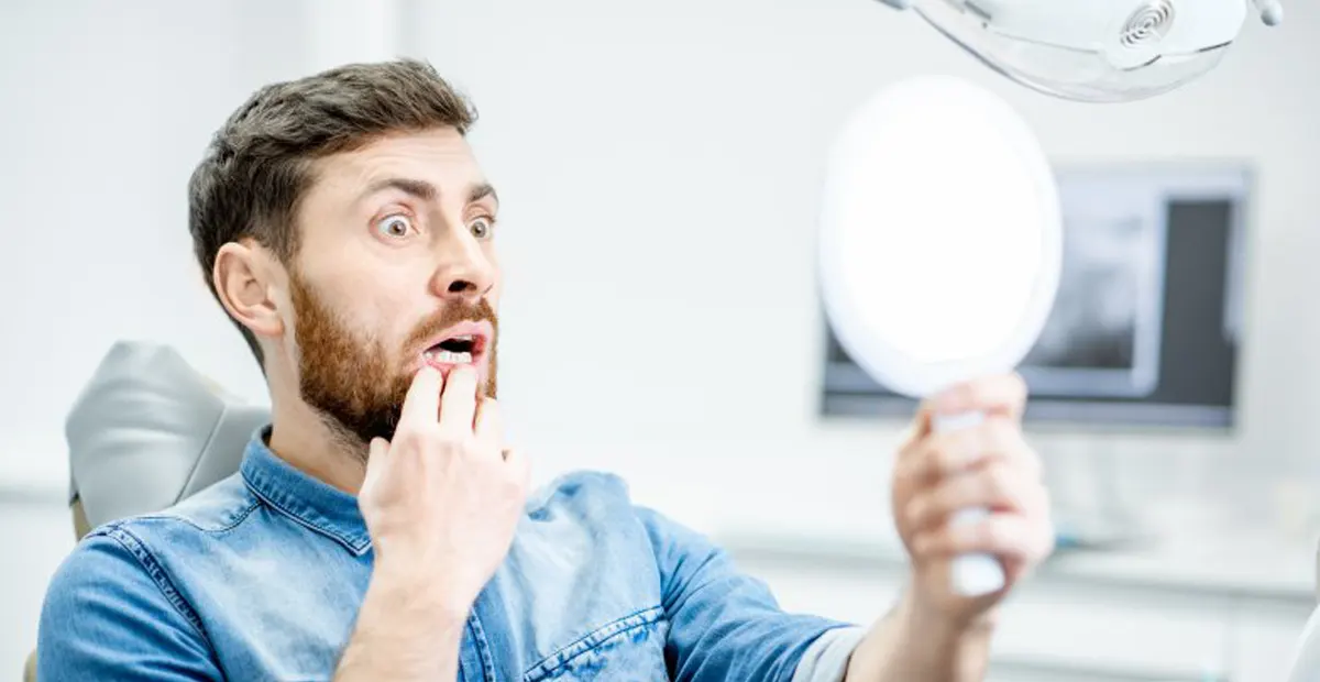 معایب و عوارض ایمپلنت دندان تصویر شاخص